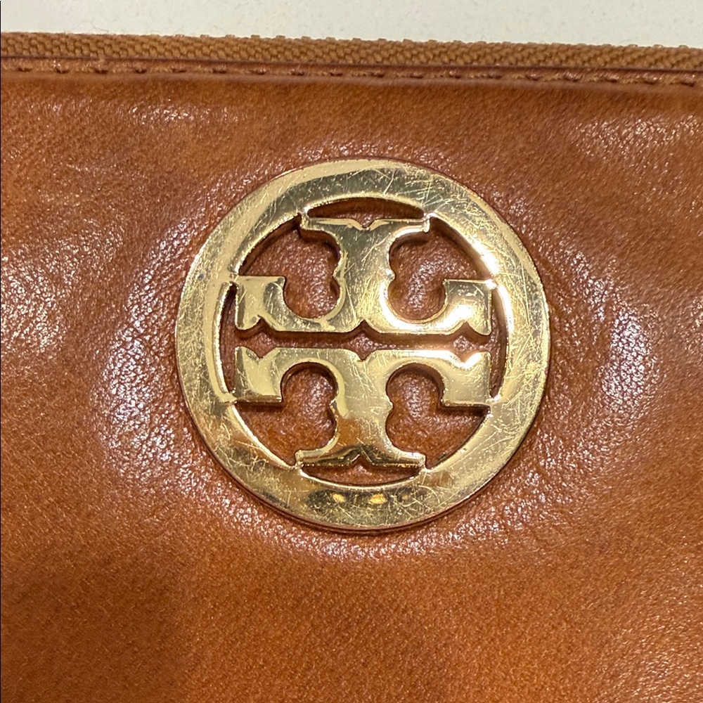 Tory Burch Brown Leather Wallet with Gold Logo - Picture 8 of 14